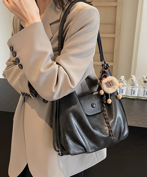 blackdia ocean(ブラックダイヤオーシャン)の「blackdia ocean 3WAY PU ショルダー/リュック/斜め掛け チャーム付き(ショルダーバッグ・レディース・ダークブラウン/ブラウン/ブラック・FREE)」の16枚目の写真