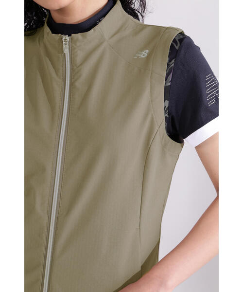 New Balance Golf(ニューバランスゴルフ)の「【new balance golf】【直営店舗限定】フルジップ ウインド ベスト (WOMENS)(ベスト・レディース・ブラック/ベージュ・SMALL/MEDIUM/LARGE)」の8枚目の写真