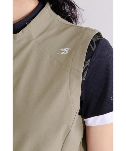 New Balance Golf(ニューバランスゴルフ)の「【new balance golf】【直営店舗限定】フルジップ ウインド ベスト (WOMENS)(ベスト・レディース・ブラック/ベージュ・SMALL/MEDIUM/LARGE)」の7枚目の写真