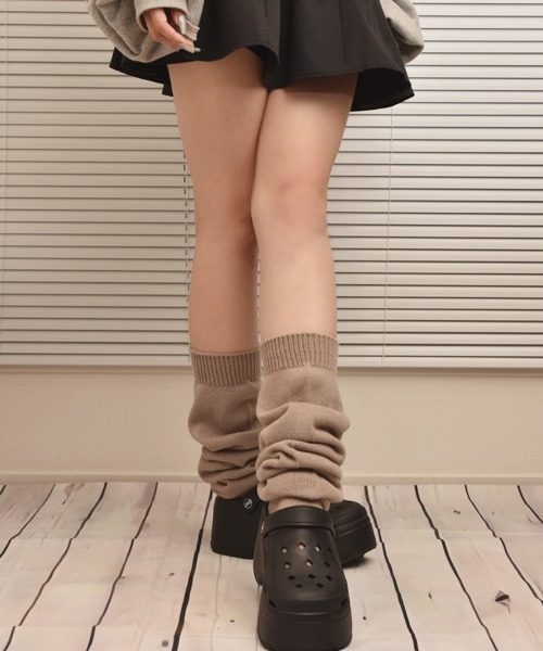 VIBGYOR Women(ヴィブジョー ウィメン)の「【float】ベーシック 厚手 無地リブ ボリューム ルーズソックス/ハイソックス【8色展開】(ソックス/靴下・レディース・オフホワイト/ブラック/アイボリー/グレー/アッシュブラウン/ホワイト/ダークブラウン/チャコール・FREE)」の8枚目の写真