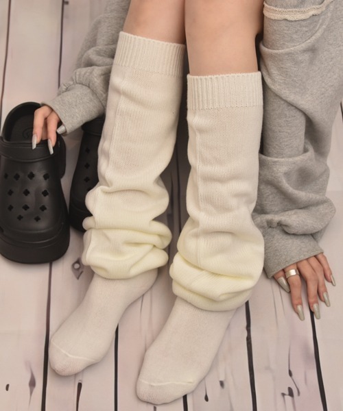 VIBGYOR Women(ヴィブジョー ウィメン)の「【float】ベーシック 厚手 無地リブ ボリューム ルーズソックス/ハイソックス【8色展開】(ソックス/靴下・レディース・オフホワイト/ブラック/アイボリー/グレー/アッシュブラウン/ホワイト/ダークブラウン/チャコール・FREE)」の12枚目の写真