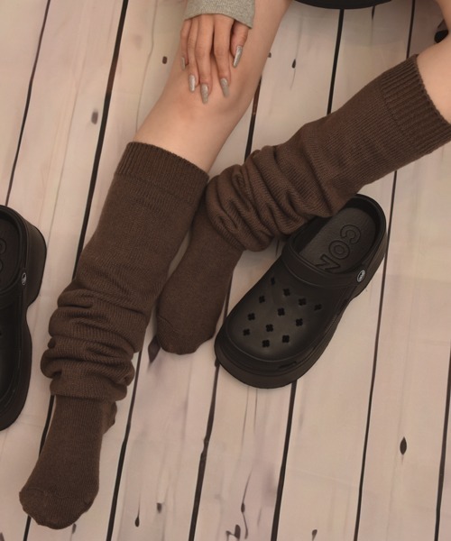 VIBGYOR Women(ヴィブジョー ウィメン)の「【float】ベーシック 厚手 無地リブ ボリューム ルーズソックス/ハイソックス【8色展開】(ソックス/靴下・レディース・オフホワイト/ブラック/アイボリー/グレー/アッシュブラウン/ホワイト/ダークブラウン/チャコール・FREE)」の21枚目の写真