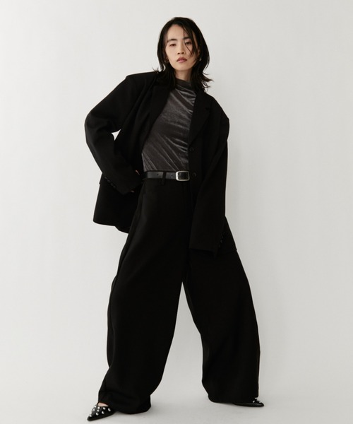 VION（ヴィオン）の「Curve Silhouette Slacks / カーブシルエットスラックス（スラックス・レディース・チャコールグレー/ブラック/ブルーグレー・SMALL/MEDIUM）」の11枚目の写真