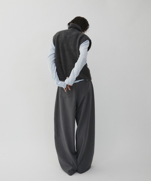 VION（ヴィオン）の「Curve Silhouette Slacks / カーブシルエットスラックス（スラックス・レディース・チャコールグレー/ブラック/ブルーグレー・SMALL/MEDIUM）」の8枚目の写真
