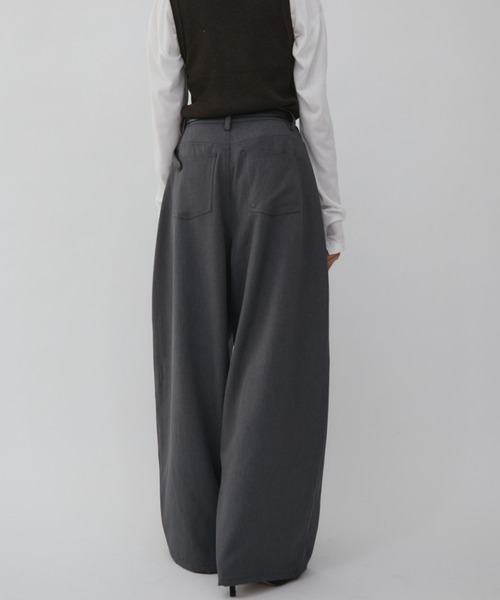 VION（ヴィオン）の「Curve Silhouette Slacks / カーブシルエットスラックス（スラックス・レディース・チャコールグレー/ブラック/ブルーグレー・SMALL/MEDIUM）」の5枚目の写真