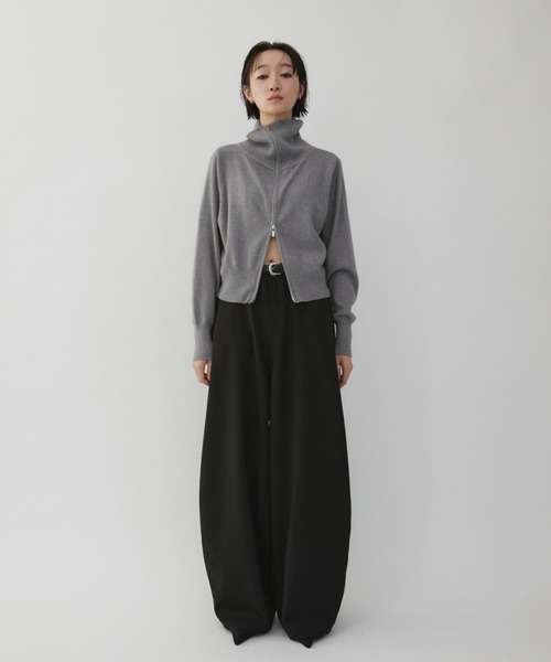 VION（ヴィオン）の「Curve Silhouette Slacks / カーブシルエットスラックス（スラックス・レディース・チャコールグレー/ブラック/ブルーグレー・SMALL/MEDIUM）」の13枚目の写真