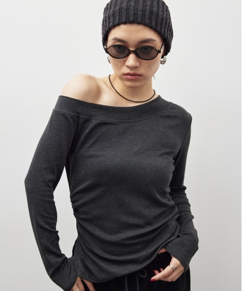 HANNE(アン)の「サイドギャザーワンショルトップス(Tシャツ/カットソー・レディース・ブラック/チャコールグレー/ホワイト・FREE)」の1枚目の写真