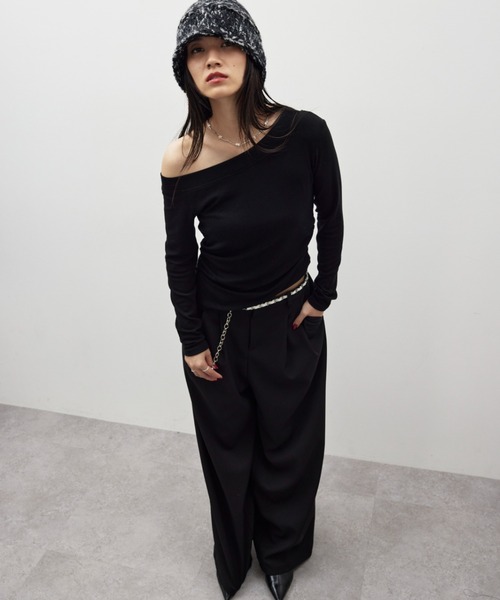 HANNE(アン)の「サイドギャザーワンショルトップス(Tシャツ/カットソー・レディース・ブラック/チャコールグレー/ホワイト・FREE)」の13枚目の写真