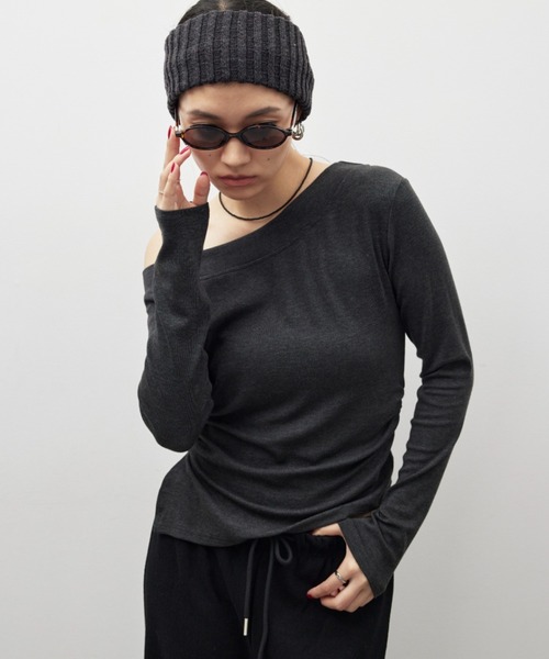 HANNE(アン)の「サイドギャザーワンショルトップス(Tシャツ/カットソー・レディース・ブラック/チャコールグレー/ホワイト・FREE)」の6枚目の写真