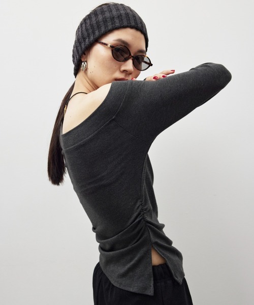 HANNE(アン)の「サイドギャザーワンショルトップス(Tシャツ/カットソー・レディース・ブラック/チャコールグレー/ホワイト・FREE)」の8枚目の写真
