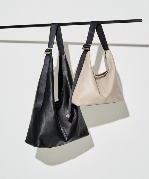 russet（ラシット）の「レザーホーボーバッグ M（ショルダーバッグ・レディース・ブラック/グレイッシュベージュ・FREE）」の3枚目の写真
