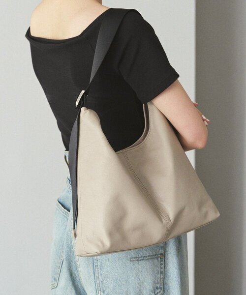russet(ラシット)の「《WEB限定》レザーホーボーバッグ M(ショルダーバッグ・レディース・ブラック/グレイッシュベージュ・FREE)」の22枚目の写真