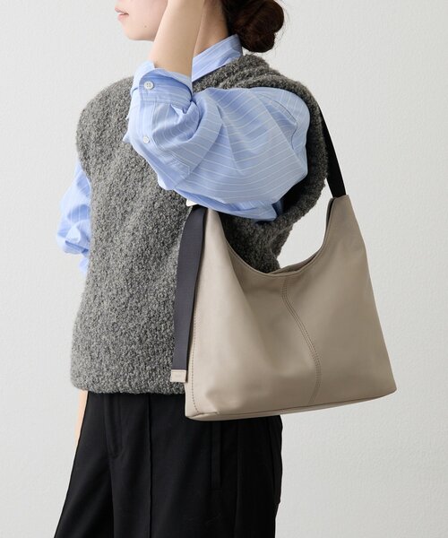 russet（ラシット）の「レザーホーボーバッグ M（ショルダーバッグ・レディース・ブラック/グレイッシュベージュ・FREE）」の11枚目の写真