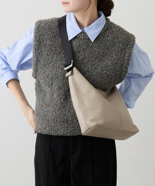 russet（ラシット）の「レザーホーボーバッグ M（ショルダーバッグ・レディース・ブラック/グレイッシュベージュ・FREE）」の15枚目の写真