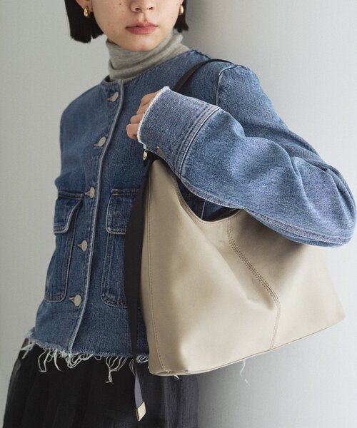 russet(ラシット)の「《WEB限定》レザーホーボーバッグ M(ショルダーバッグ・レディース・ブラック/グレイッシュベージュ・FREE)」の3枚目の写真