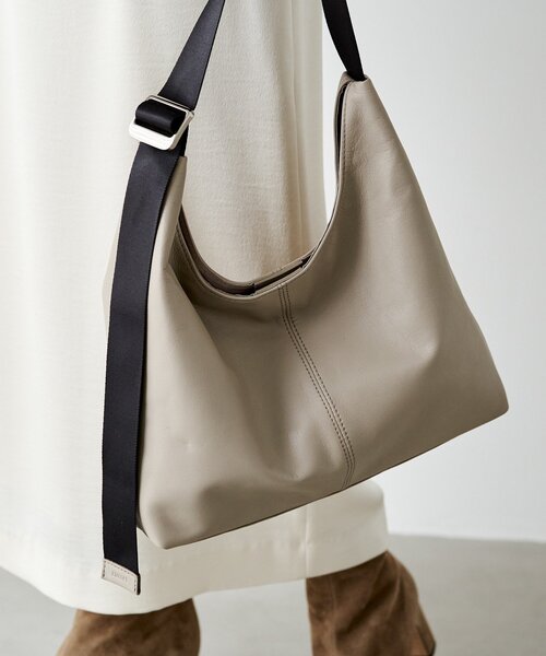 russet(ラシット)の「《WEB限定》レザーホーボーバッグ M(ショルダーバッグ・レディース・ブラック/グレイッシュベージュ・FREE)」の5枚目の写真