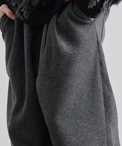 Revo.（レボ）の「Revo. メルトン 裾ドローコード スラックス ワイドパンツ（スラックス・メンズ・ブラック/カーキ/グレー・1/2）」の5枚目の写真