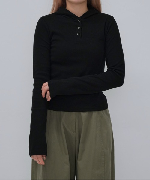 Enewd nina(エニュードニーナ)の「リブフーディトップス(Tシャツ/カットソー・レディース・ブラック/グレー/ホワイト・FREE)」の3枚目の写真