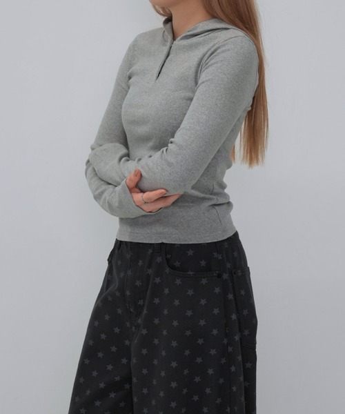 Enewd nina(エニュードニーナ)の「リブフーディトップス(Tシャツ/カットソー・レディース・ブラック/グレー/ホワイト・FREE)」の4枚目の写真