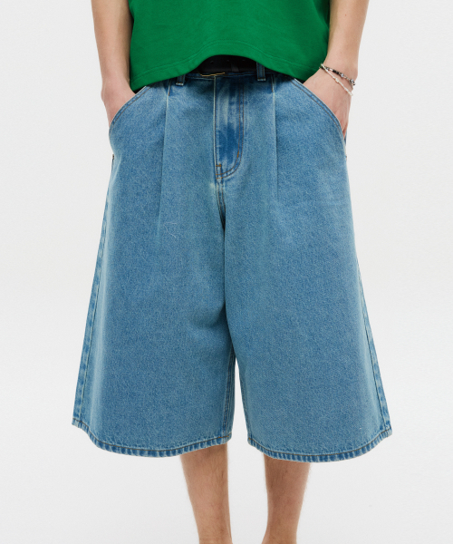 DNSR(ディーエヌエスアール)の「ワンタックバミューダデニムパンツブルー(その他パンツ・メンズ・その他・LARGE/X-LARGE/SMALL/MEDIUM)」の2枚目の写真