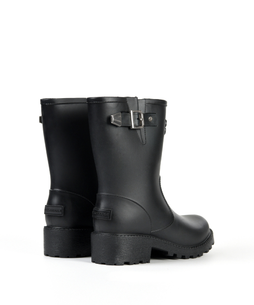 NICK&NICOLE(ニックアンドニコール)の「NICOLE BUCKLE SHORT RAIN BOOTS_BLACK(レインシューズ・レディース・その他・LARGE/X-SMALL/SMALL/MEDIUM)」の3枚目の写真