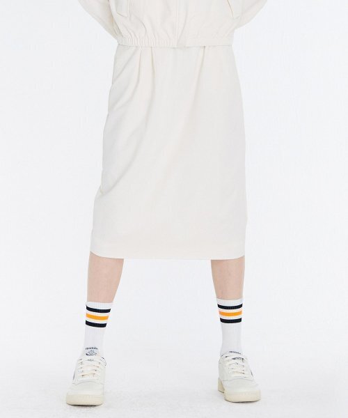 CHASECULT(チェイスカルト)の「女性エンボスポイントスカート-CBRG6272C0A(スカート・レディース・アイボリー・67/70)」の2枚目の写真