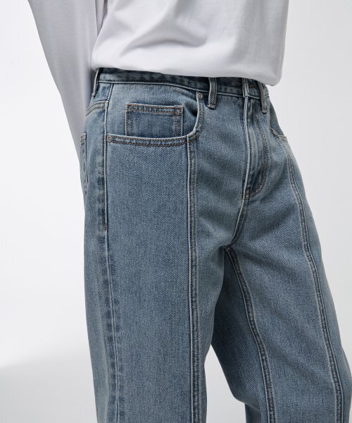 MUSINSA STANDARD（ムシンサスタンダード）の「ストレートパネルバックスリットデニムパンツ[ライトインディゴ]（デニムパンツ・メンズ・その他・26/27/28/29/30/31/32）」の4枚目の写真