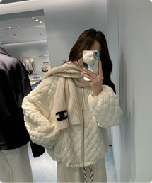 I.O.E（アイオイ）の「やわらかキルティングライトジャケット（テーラードジャケット）」