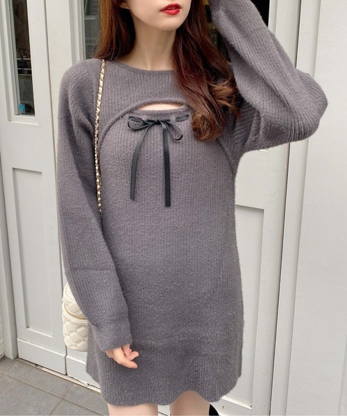 INGNI（イング）の「フェザーデコルテオープンニットワンピース（ワンピース・レディース・オフホワイト/チャコールグレー/ピンク・M）」の2枚目の写真