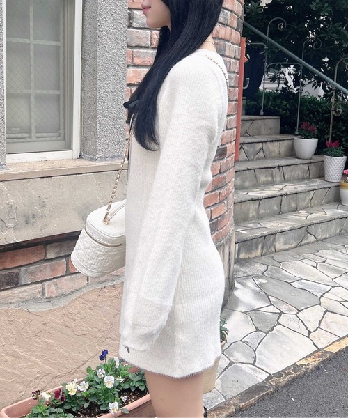 INGNI（イング）の「フェザーデコルテオープンニットワンピース（ワンピース・レディース・オフホワイト/チャコールグレー/ピンク・M）」の6枚目の写真