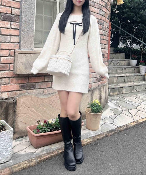 INGNI（イング）の「フェザーデコルテオープンニットワンピース（ワンピース・レディース・オフホワイト/チャコールグレー/ピンク・M）」の9枚目の写真