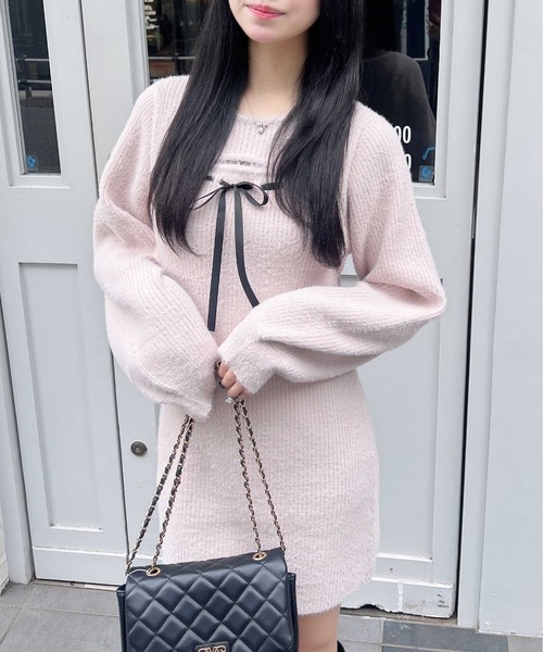 INGNI（イング）の「フェザーデコルテオープンニットワンピース（ワンピース・レディース・オフホワイト/チャコールグレー/ピンク・M）」の11枚目の写真