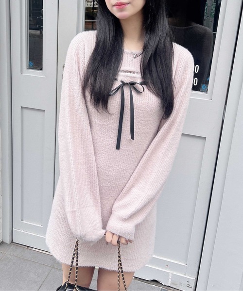 INGNI（イング）の「フェザーデコルテオープンニットワンピース（ワンピース・レディース・オフホワイト/チャコールグレー/ピンク・M）」の10枚目の写真