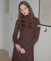 SALON DE YOHN（サロンドヨーン）の「High Neck Cut-Out Long Dress_ Brown（ワンピース）」