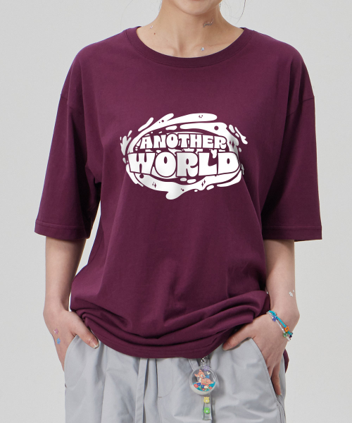 ASTRAL PROJECTION（アストラルプロジェクション）の「[アナザーワールド]コットンルージュフィット半袖Tシャツ_プラムパープル（Tシャツ/カットソー・メンズ・その他・MEDIUM/LARGE/X-LARGE/XX-LARGE）」の3枚目の写真