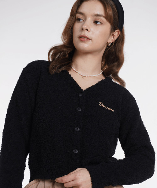 VERSE ONE(バースワン)の「EMBROIDERED LOGO CARDIGAN BLACK(NEW)(カーディガン/ボレロ・レディース・その他・MEDIUM/SMALL)」の3枚目の写真
