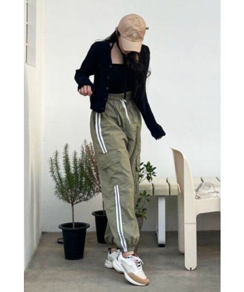 VERSE ONE(バースワン)の「EMBROIDERED LOGO CARDIGAN BLACK(NEW)(カーディガン/ボレロ・レディース・その他・MEDIUM/SMALL)」の18枚目の写真