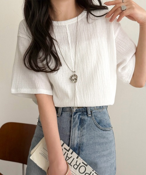 classicalelf(クラシカルエルフ)の「軽やか涼感、さらり抜け感。楊柳ベーシックTシャツ(半袖)(Tシャツ/カットソー・レディース・ブラウン/チャコール/グレイッシュベージュ/アイボリー/オフホワイト・LARGE/MEDIUM/SMALL/X-LARGE)」の2枚目の写真