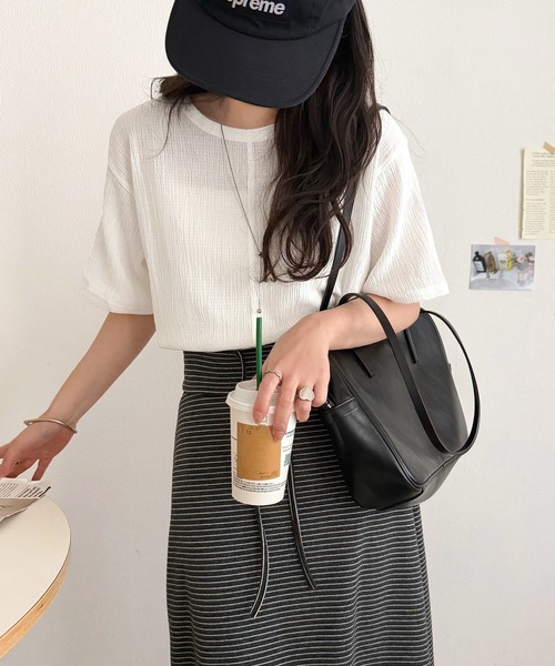 classicalelf(クラシカルエルフ)の「軽やか涼感、さらり抜け感。楊柳ベーシックTシャツ(半袖)(Tシャツ/カットソー・レディース・ブラウン/チャコール/グレイッシュベージュ/アイボリー/オフホワイト・LARGE/MEDIUM/SMALL/X-LARGE)」の14枚目の写真