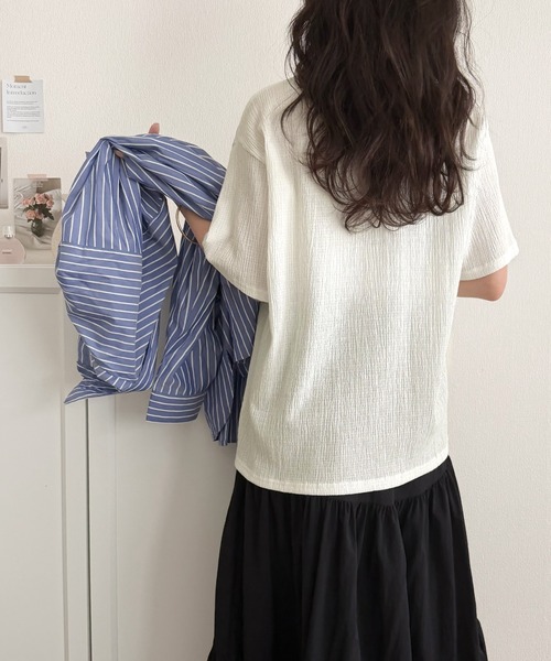 classicalelf(クラシカルエルフ)の「軽やか涼感、さらり抜け感。楊柳ベーシックTシャツ(半袖)(Tシャツ/カットソー・レディース・ブラウン/チャコール/グレイッシュベージュ/アイボリー/オフホワイト・LARGE/MEDIUM/SMALL/X-LARGE)」の16枚目の写真