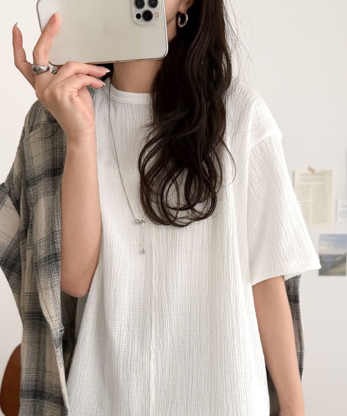 classicalelf(クラシカルエルフ)の「軽やか涼感、さらり抜け感。楊柳ベーシックTシャツ(半袖)(Tシャツ/カットソー・レディース・ブラウン/チャコール/グレイッシュベージュ/アイボリー/オフホワイト・LARGE/MEDIUM/SMALL/X-LARGE)」の11枚目の写真