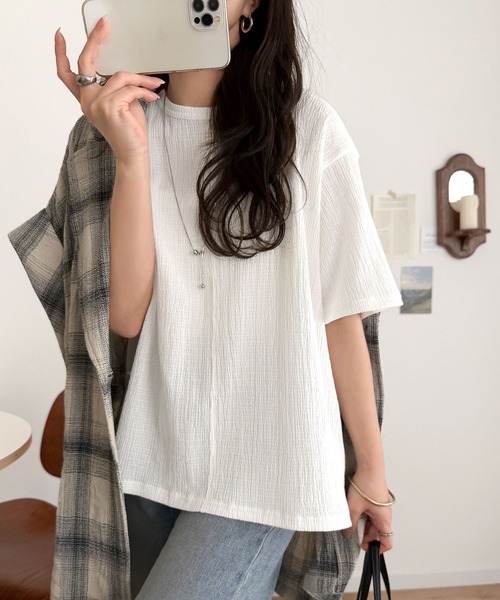 classicalelf(クラシカルエルフ)の「軽やか涼感、さらり抜け感。楊柳ベーシックTシャツ(半袖)(Tシャツ/カットソー・レディース・ブラウン/チャコール/グレイッシュベージュ/アイボリー/オフホワイト・LARGE/MEDIUM/SMALL/X-LARGE)」の6枚目の写真