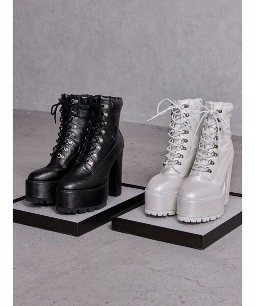 GYDA(ジェイダ)の「shiny lace upタンクソールショートブーツ(ブーツ・レディース・オフホワイト/ブラック・LARGE/MEDIUM/SMALL)」の19枚目の写真