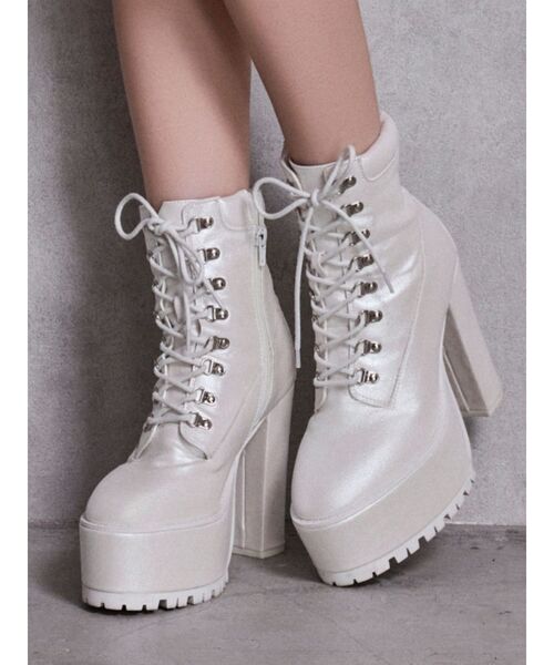 GYDA(ジェイダ)の「shiny lace upタンクソールショートブーツ(ブーツ・レディース・オフホワイト/ブラック・LARGE/MEDIUM/SMALL)」の21枚目の写真