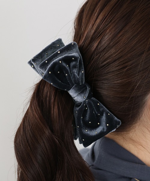 BLUEEAST（ブルーイースト）の「スタッズベロアバナナクリップ（バレッタ/ヘアクリップ・レディース・ブラウン/グレー/ブラック・FREE）」の6枚目の写真