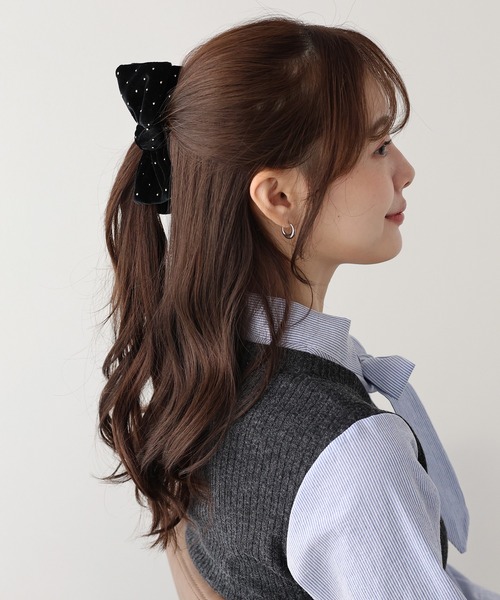 BLUEEAST（ブルーイースト）の「スタッズベロアバナナクリップ（バレッタ/ヘアクリップ・レディース・ブラウン/グレー/ブラック・FREE）」の9枚目の写真