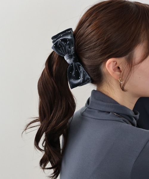 BLUEEAST（ブルーイースト）の「スタッズベロアバナナクリップ（バレッタ/ヘアクリップ・レディース・ブラウン/グレー/ブラック・FREE）」の5枚目の写真