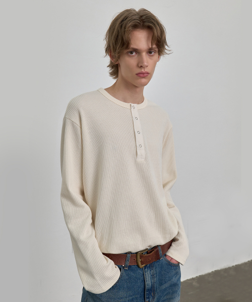 NUAKLE(ヌアクル)の「ワッフルヘンリーネックTシャツ_アイボリー(Tシャツ/カットソー・メンズ・アイボリー・FREE)」の1枚目の写真