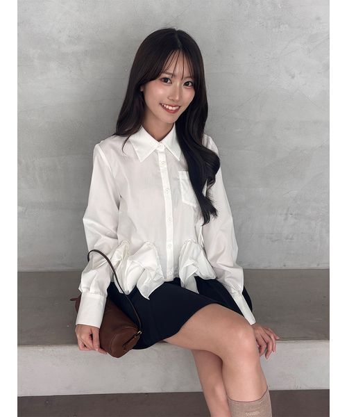 SNIDEL（スナイデル）の「ヘムボリュームシャツ（シャツ/ブラウス・レディース・ホワイト/ストライプ/ネイビー・F）」の2枚目の写真