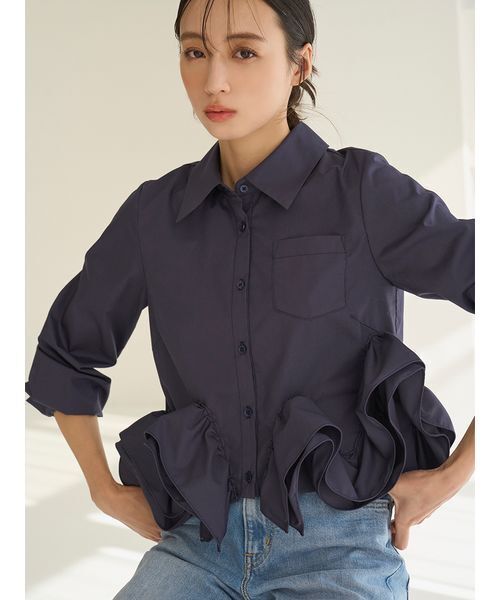 SNIDEL（スナイデル）の「ヘムボリュームシャツ（シャツ/ブラウス・レディース・ホワイト/ストライプ/ネイビー・F）」の17枚目の写真